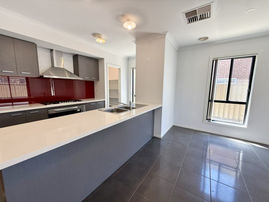 18 Andromeda Avenue, Truganina VIC, Belconnen - Photo 1