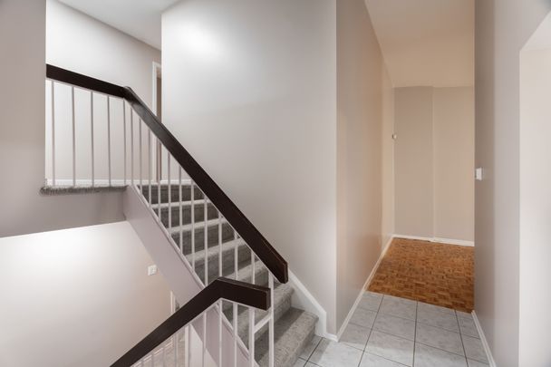 For Lease - 109 Woodfield Drive, Tanglewood - Grenfell Glen - Pineglen, Ontario - Photo 1