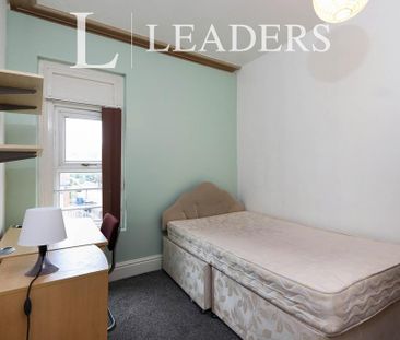 6 bedroom terraced house to rent - Photo 4