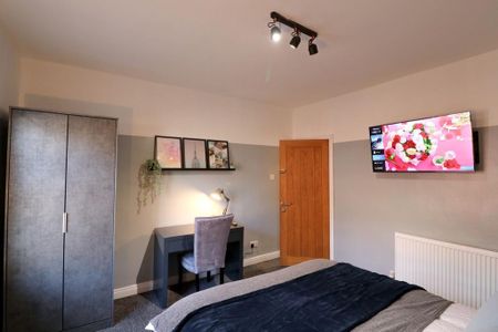 4 bedroom terraced house to rent - Photo 2