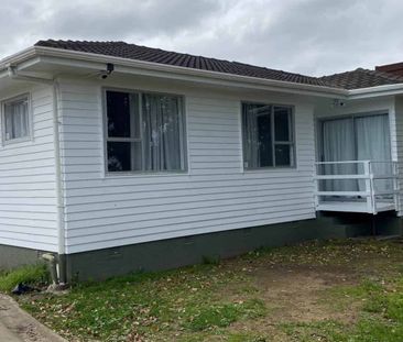 Wonderful home on Waimai Ave - Photo 2