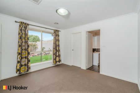 4 Bedroom ensuite Home with double garage - Photo 2