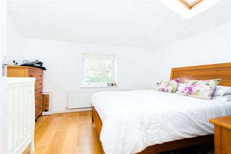 Rare to the market is this two bedroom, two storey house on Victoria Park Road, converted and extended from a former coach house. - Photo 4