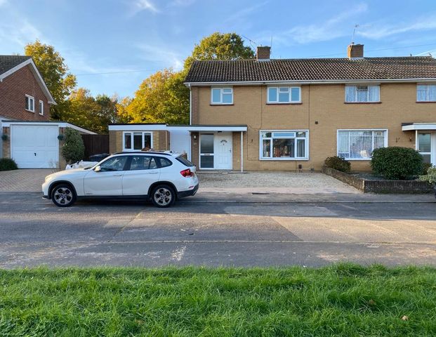 Applegarth Avenue Room 1 - Photo 1