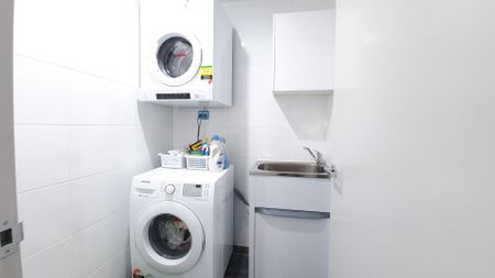 FURNISHED 3 BEDROOM APARTMENT WITH PARKING IN MASCOT CENTRAL - Photo 5