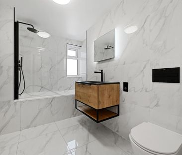 3 bedroom flat to rent - Photo 4