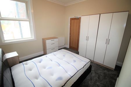 House - Terraced For Rent Fawcett Road, Southsea - Photo 4