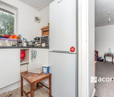 Flat to rent - Shortlands Close, Belvedere, DA17 - Photo 3