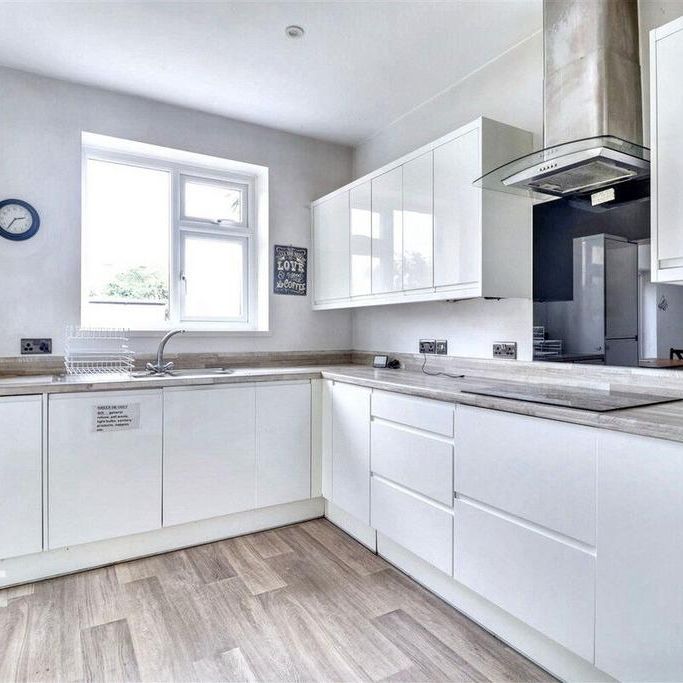 1 bedroom in a house share to rent - Photo 1