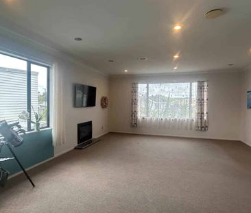 Modern 4-Bedroom Family Home - Photo 2