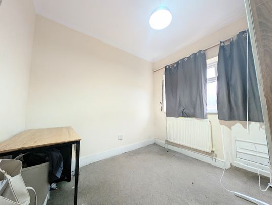 2 Bed Flat, Durnsford Road, SW19 - Photo 1