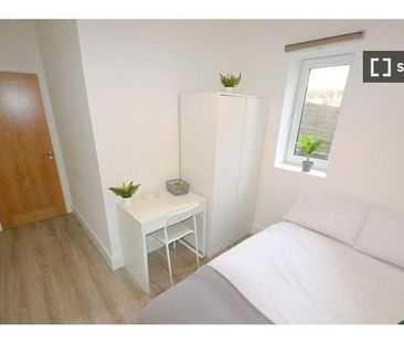 Room for rent in 4-bedroom apartment in Drimnagh, Dublin - Photo 6