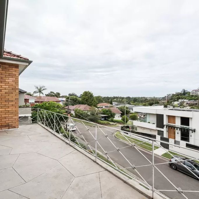 Freshly painted, spacious family home in quiet cul-de-Sac - Photo 1