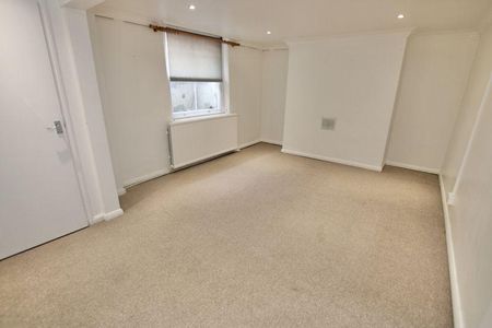 4 bedroom terraced house to rent - Photo 4