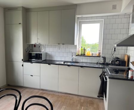 Fräscht renoverad och mycket exklusiv gavel 2:a högst upp i huset. - Foto 5