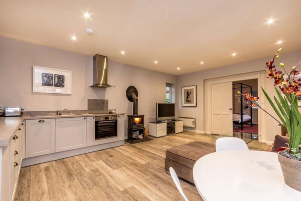 2 bedroom cottage to rent - Photo 1
