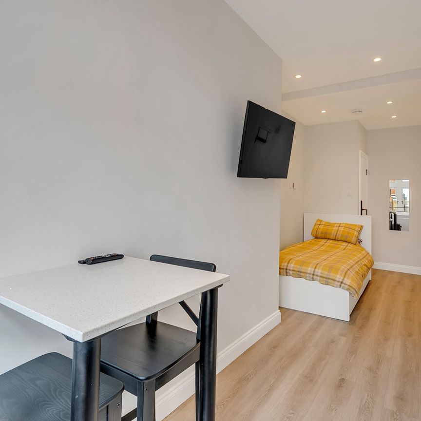 Studio Flat, Edgware Road, W2 - Photo 1