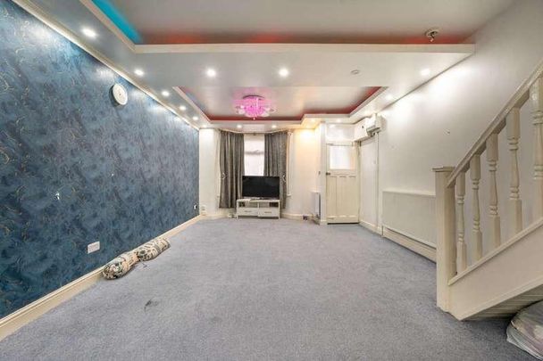 New City Road, Plaistow, E13 - Photo 1