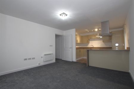 2 bedroom Apartment to let - Photo 3