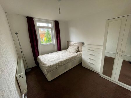 4 Bed End Terrace, Langwood Close, CV4 - Photo 2