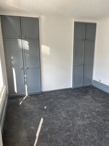 3 bedroom block of apartments to rent - Photo 3