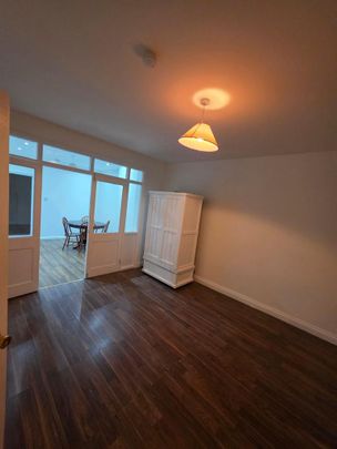 3 bedroom flat to rent - Photo 1