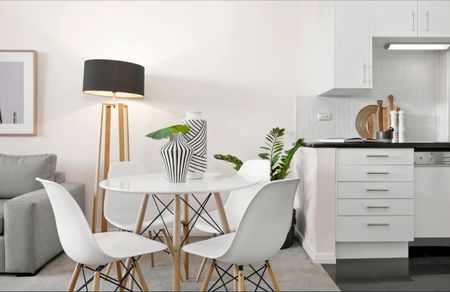 Beautiful 2 Bedroom Apartment in the Heart of Waterloo - Photo 2