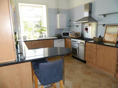 2 bedroom flat to rent - Photo 4