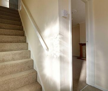 2 bedroom end of terrace house to rent - Photo 2