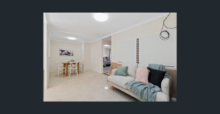 Room for rent in stunning large renovated house in Ballajura! - Photo 2