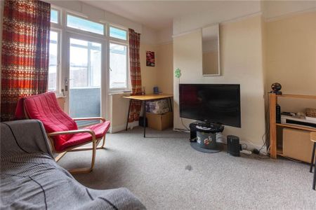 4 bedroom end of terrace house to rent - Photo 4