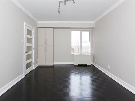 1745 Av. Cedar - Photo 3