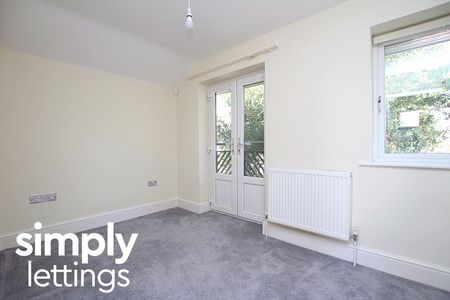 4 Bed property for rent - Photo 3