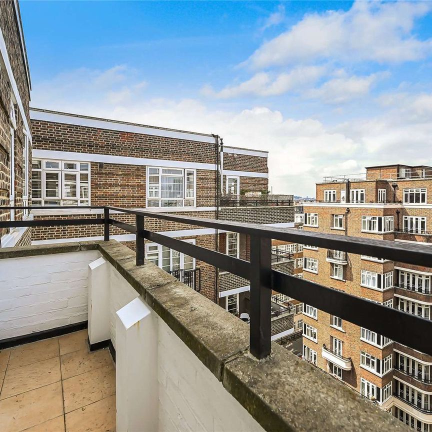 A spacious 3 bedroom apartment, recently refurbished to a very high standard, immaculately presented throughout, with 24/7 concierge, off street parking and roof terrace. - Photo 1