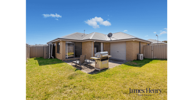 3 Bedroom Modern Home in Largs 🌟 - Photo 1