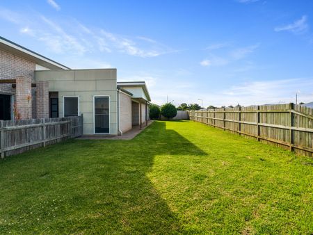 1 Meares Street, Kearneys Spring QLD 4350 - House For Rent | Domain - Photo 3