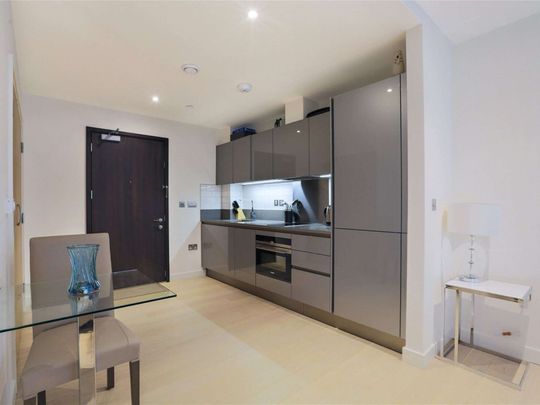 Superb second floor studio apartment in The Roper Building in Greenwich Peninsula, the newest development close to the o2. - Photo 1