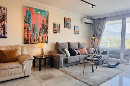 3 Bedroom Apartment For Rent in Nueva Andalucía, Málaga - Foto 2