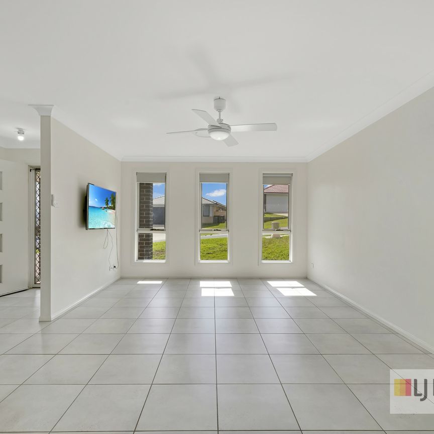 LOVELY HOME! - Photo 1