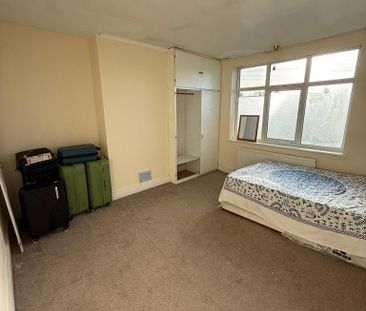 2 bedroom house of multiple occupation to rent - Photo 1