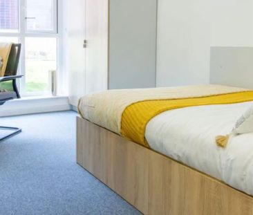 Large Classic Ensuite - Photo 5