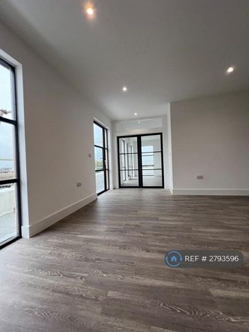 3 bedroom penthouse to rent - Photo 4
