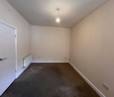 Flat to rent on - Photo 1