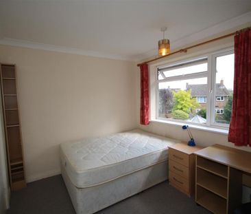4 bedroom end of terrace house to rent - Photo 6