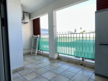 Location Appartement 2 pièces 47m² ST PIERRE 97410 - Photo 5