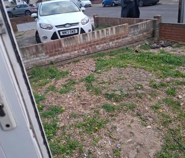 3 bedroom flat to rent - Photo 4