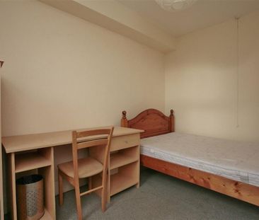 4 bedroom terraced house to rent - Photo 2