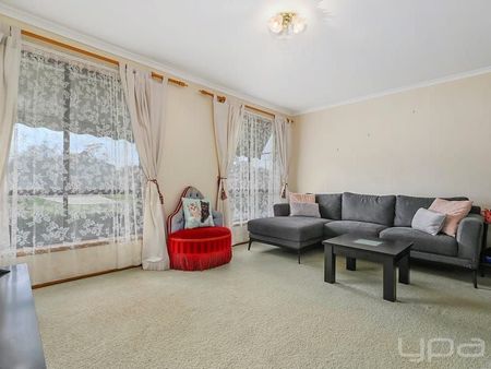 7 Brooklyn Road, MELTON SOUTH - Photo 2