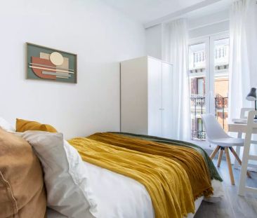 Room in a shared 8-bedroom apartment for rent in Sol, Madrid - Foto 5