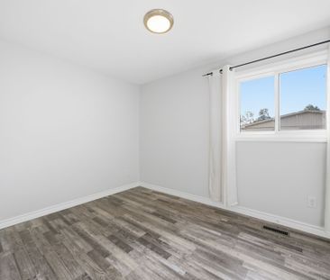 For Lease - 10 Carter Crescent, Whitby, Ontario - Photo 4